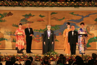 Kyoto Prize Award Ceremony(copyright : Inamori Foundation 2006)