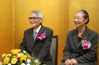 Dr. Hirotugu Akaike and Mrs. Mituko Akaike, listening to the conguraturlatory speechs