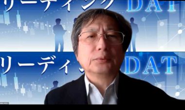 伊庭幸人統計思考院副院長による修了者表彰の様子