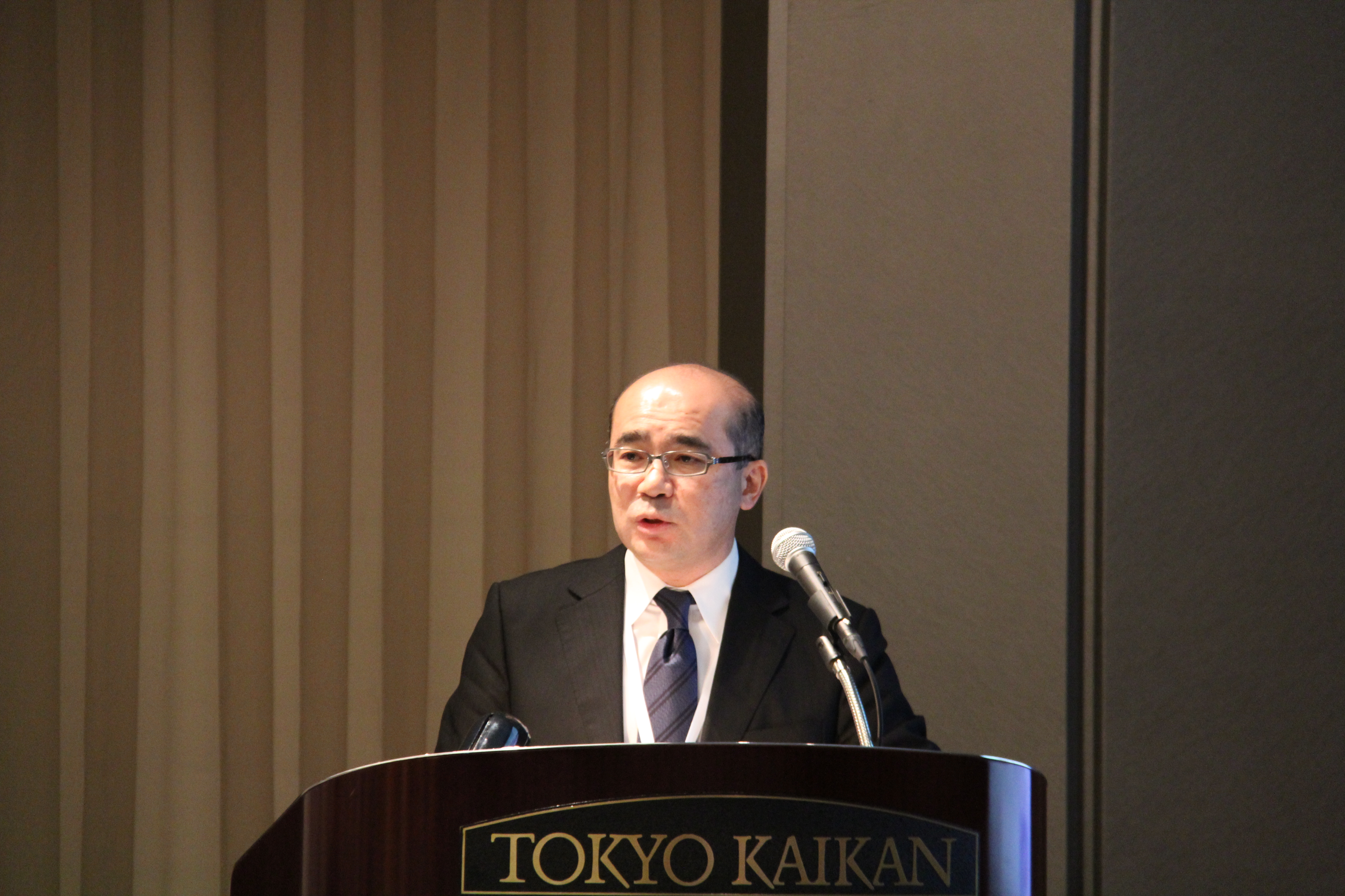 Prof. Gihong Yi (right), Prof. Higuchi (left), Prof. Nakano (center)