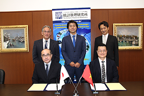  A signing ceremony (Dr. Nguyen Nghia Bien, Prof. Higuchi, Prof. Ito, Prof. Yamashita, Prof. Yoshimoto)