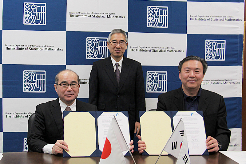 Prof. Gihong Yi (right), Prof. Higuchi (left), Prof. Nakano (center)
