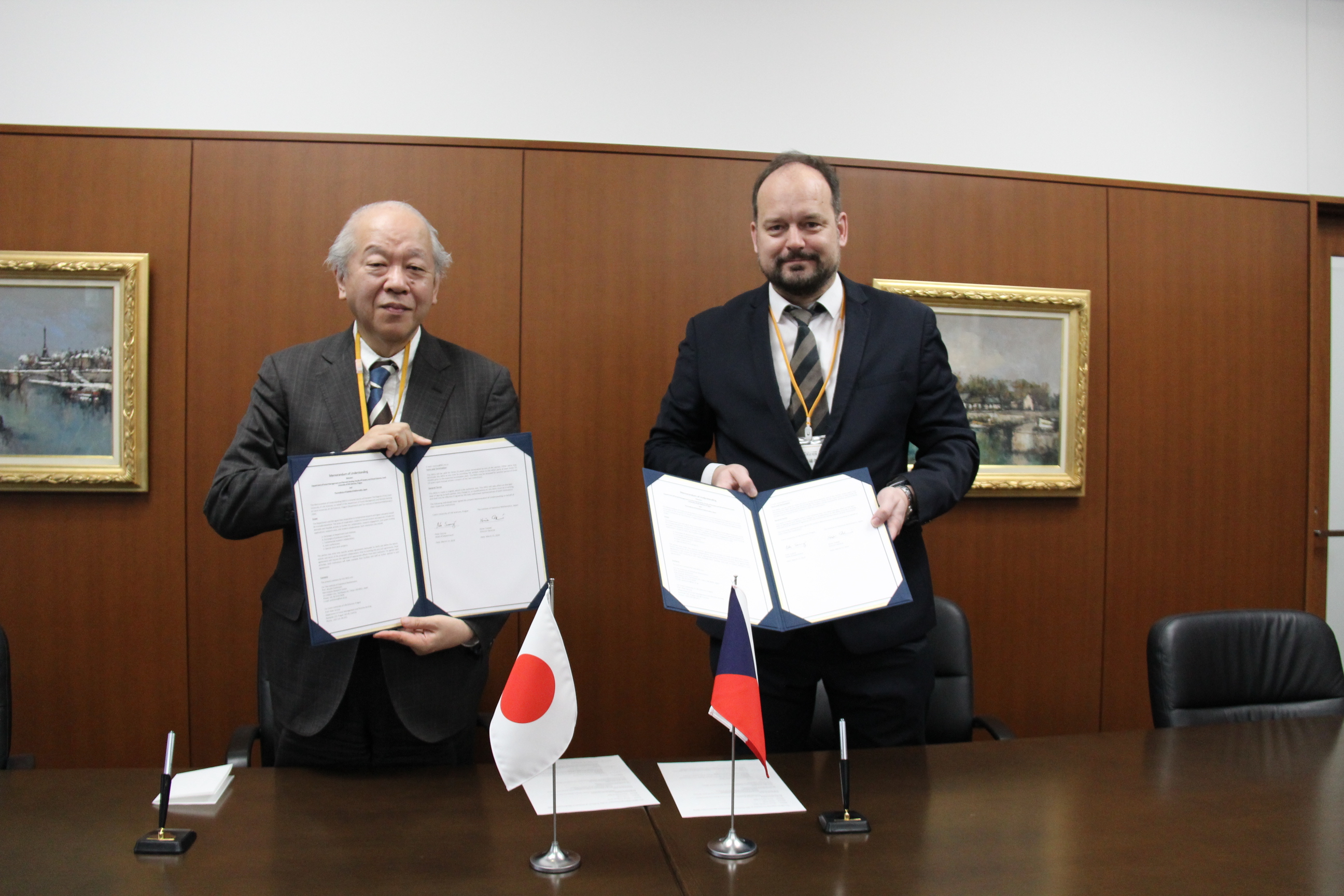 Prof. Tsubaki, Director-General and Prof. Surovy signed the MOU
