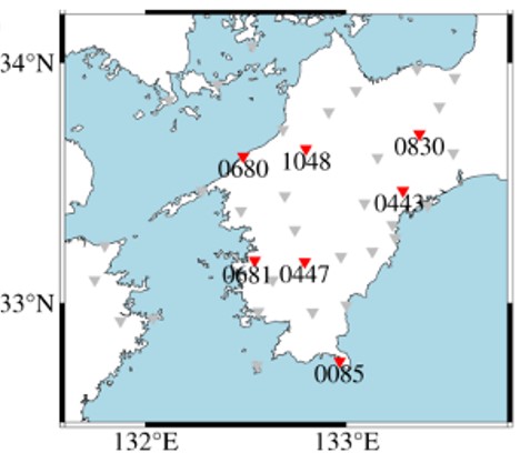 標準的なクラスタリングモデル（左）と日本の地震データから得たモデル（右）による前震確率の比較（横軸はクラスタ中最初の地震のマグニチュード、縦軸は誘発された地震の最大マグニチュード） 